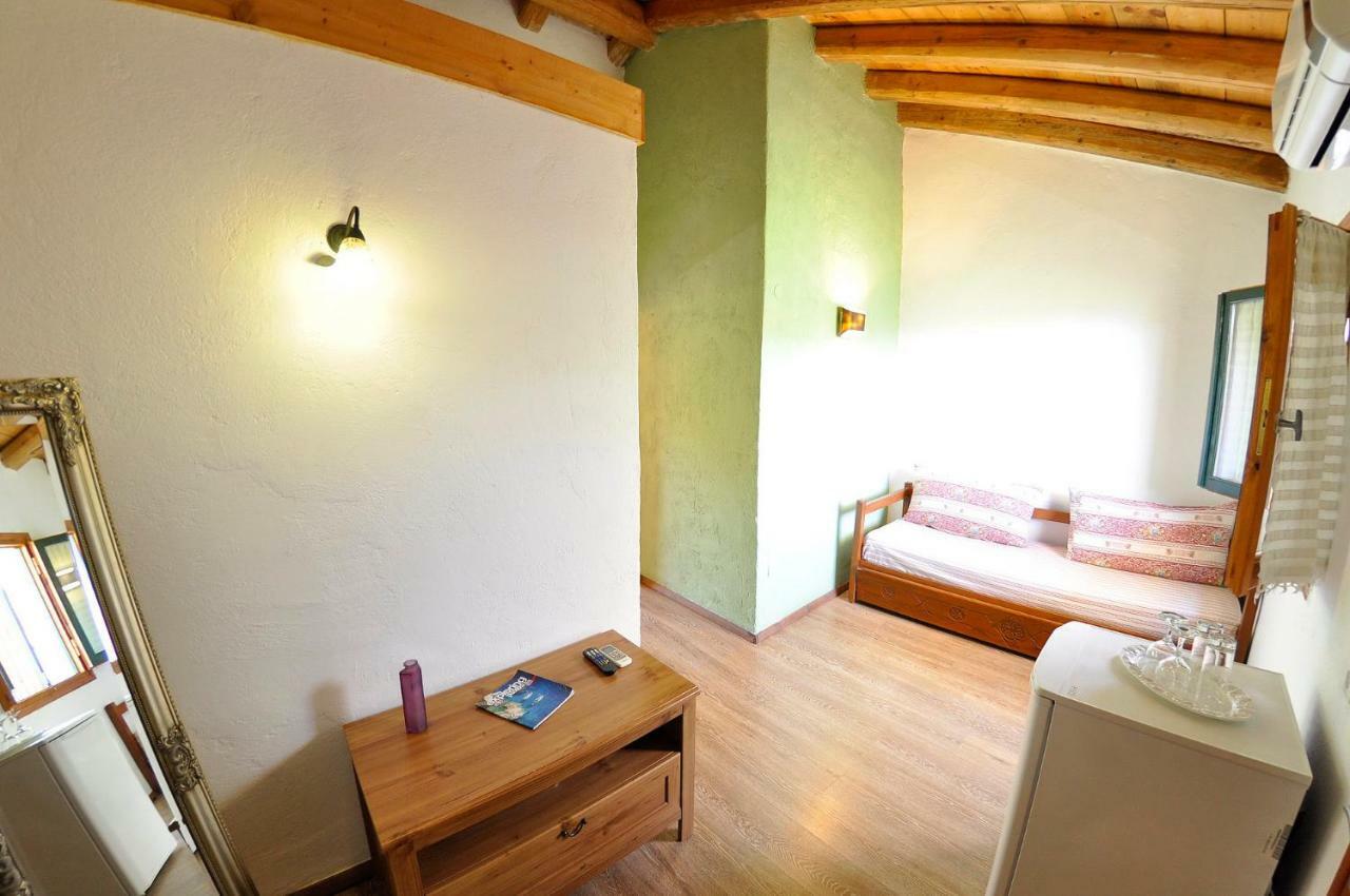 Adamantia Hotel ガイオス エクステリア 写真